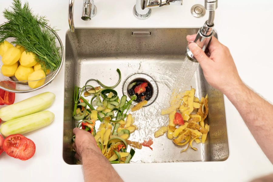Kitchen sink drain with garbage disposal